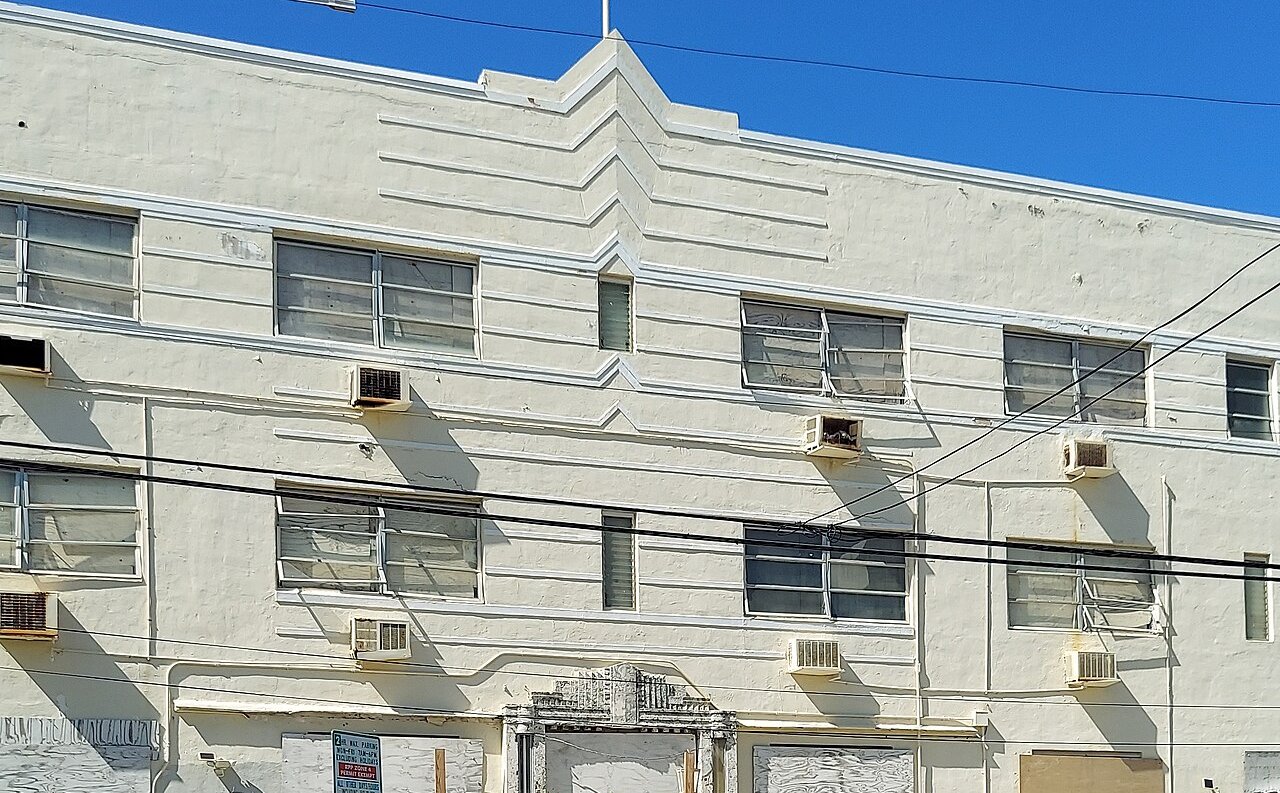 El antiguo hotel Barclay Plaza en 1940 Park Ave., nov. de 2024